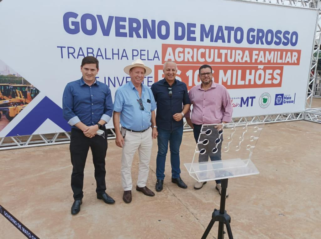 Em Cuiabá Dorner recebe equipamentos e maquinários para a agricultura familiar