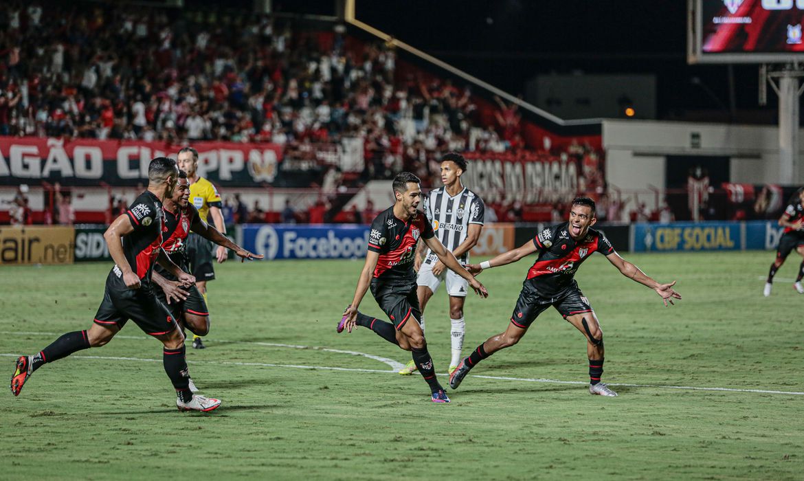 Líder Atlético-MG tropeça diante do Atlético-GO