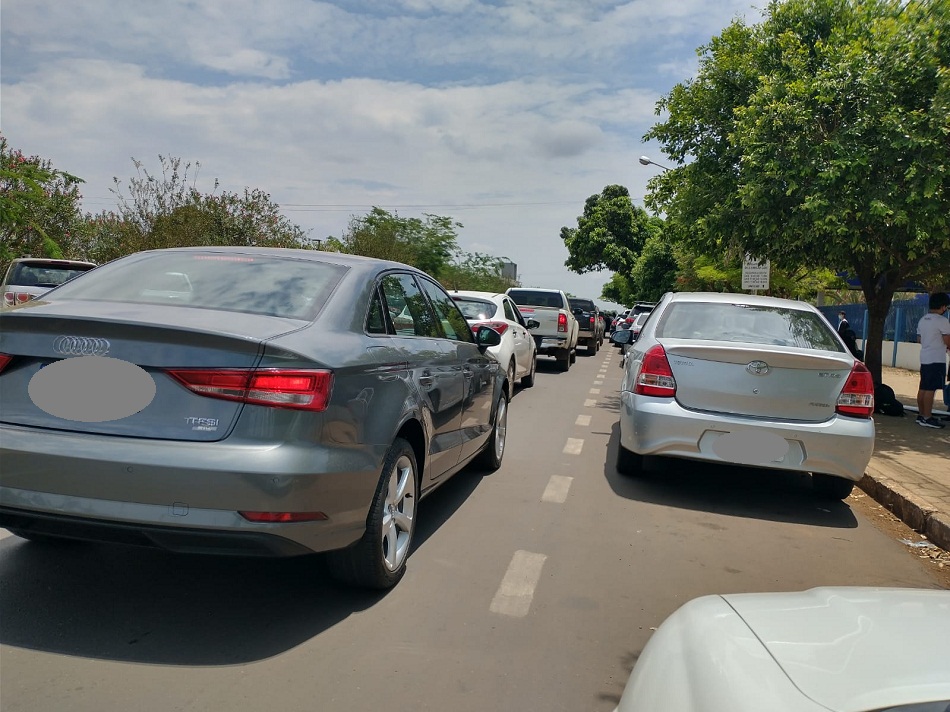 Secretaria de Trânsito alerta sobre riscos de estacionar ou parar em fila dupla