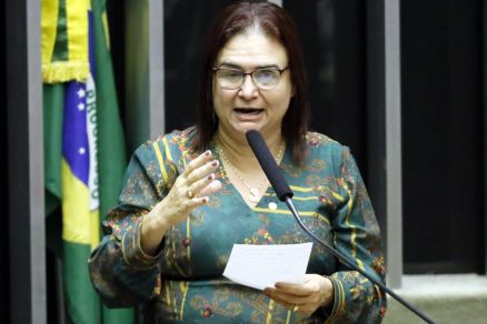 A deputada federal Rosa Neide PT Disse Que a Irresponsabilidade de Bolsonaro massacra população