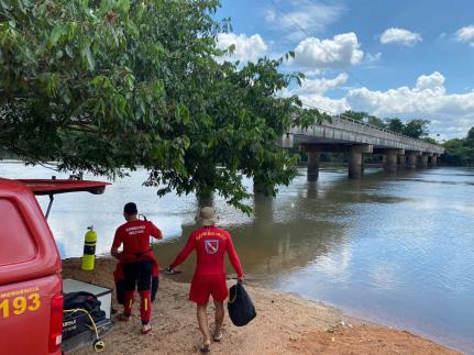 Jovem que morreu afogado é achado a 12 metros de profundidade