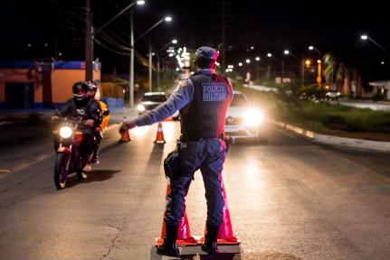 Assaltante é baleado com 3 tiros logo após roubo de carro