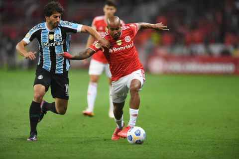 Com confusão generalizada no fim, Inter vence clássico e afunda Grêmio no Z4