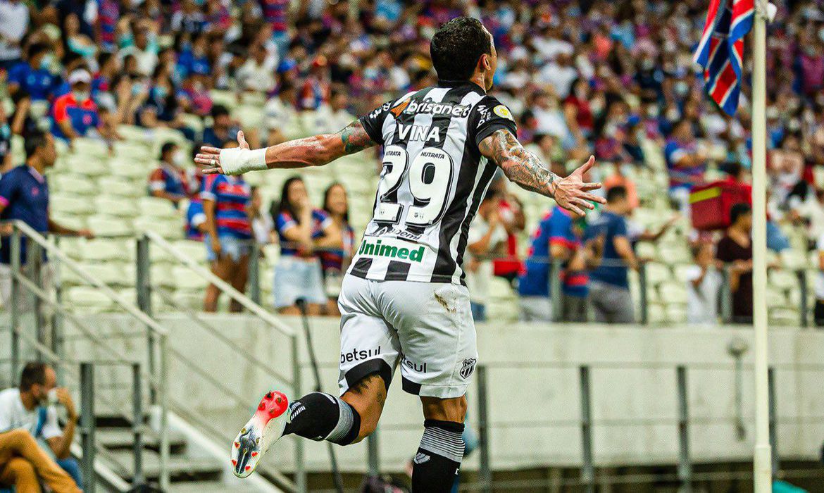 Ceará goleia Fortaleza por 4 a 0 no Clássico-Rei