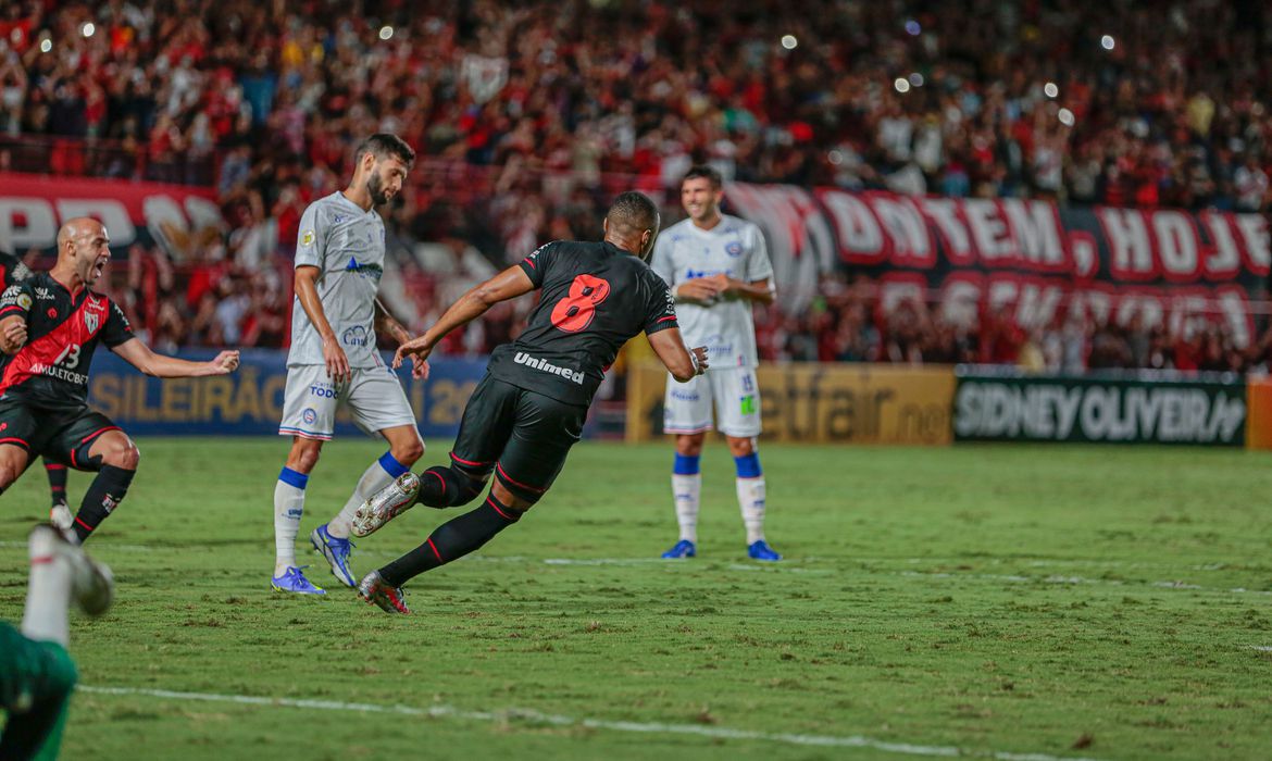 Atlético-GO derrota Bahia e se afasta do Z4 do Brasileiro