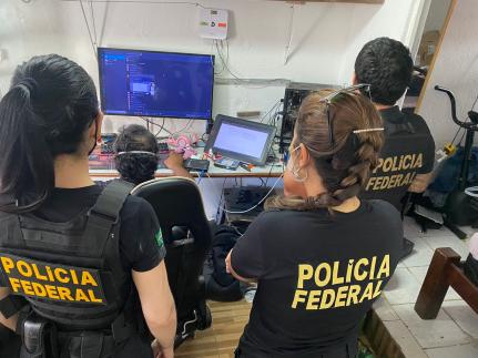 PORNOGRAFIA INFANTIL NA WEB Polícia Federal procura dois pedófilos de MT