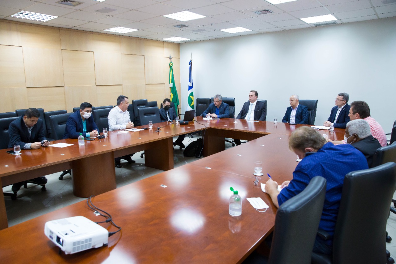 Vereadores se reúnem com deputados e pedem recursos para Instituto do Câncer