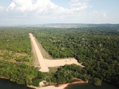 Um Avião monomotor com 4 a bordo cai no rio na região de Paranaita