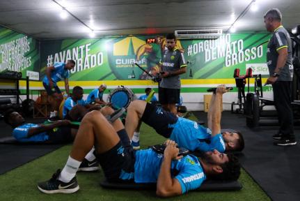 Sem treinador e com reforços, Cuiabá inicia pré-temporada