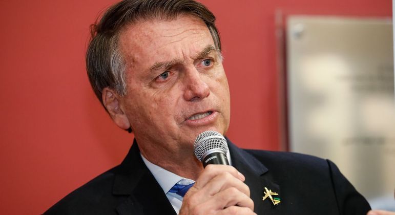 Bolsonaro diz que haverá rebelião se for decretado lockdown