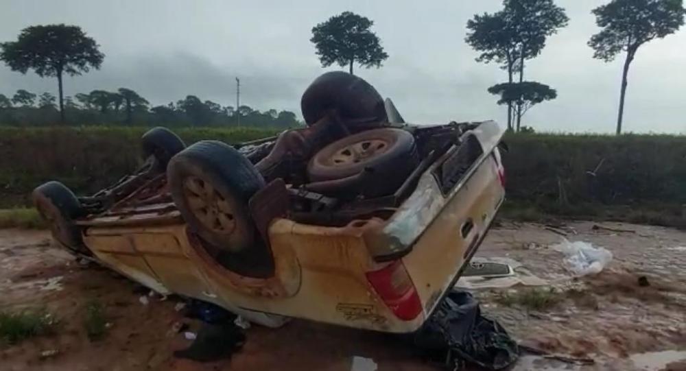 Um acidente com carretas e caminhonete em Sinop deixou Seis pessoas feridas