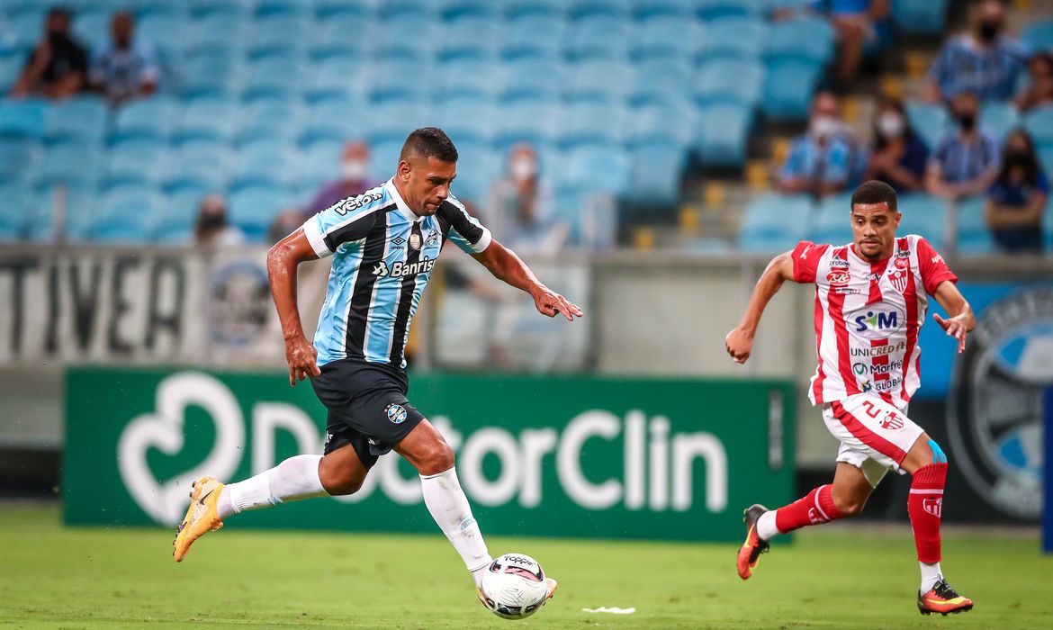 Grêmio assume liderança do Campeonato Gaúcho