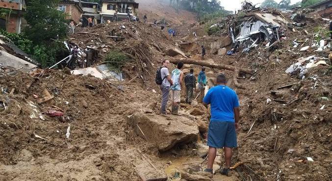 Com 38 mortos em Petrópolis (RJ), governador diz que há grande trabalho de solidariedade 