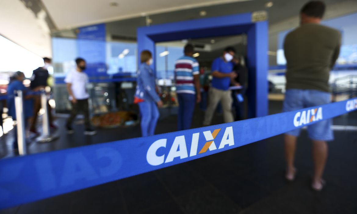 Caixa libera abono salarial para trabalhadores nascidos em abril