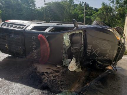 Policiais ficam feridos em acidente durante perseguição