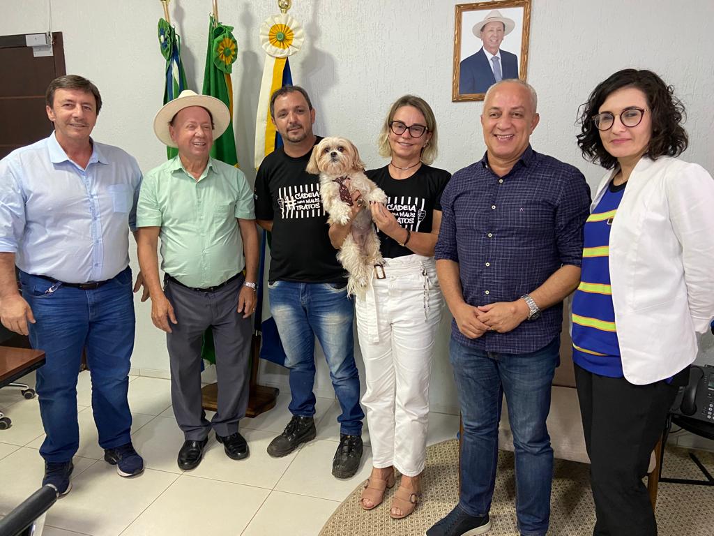 Representantes da APAMS e da Causa Animal se reuniram  com o Prefeito Roberto Dorner