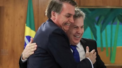 Governador de MT quer contribuição da Petrobras para segurar preço da gasolina