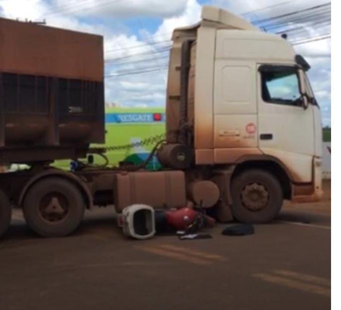 URGENTE: Motociclista Morre Após Colisão Com Carreta Na BR 163