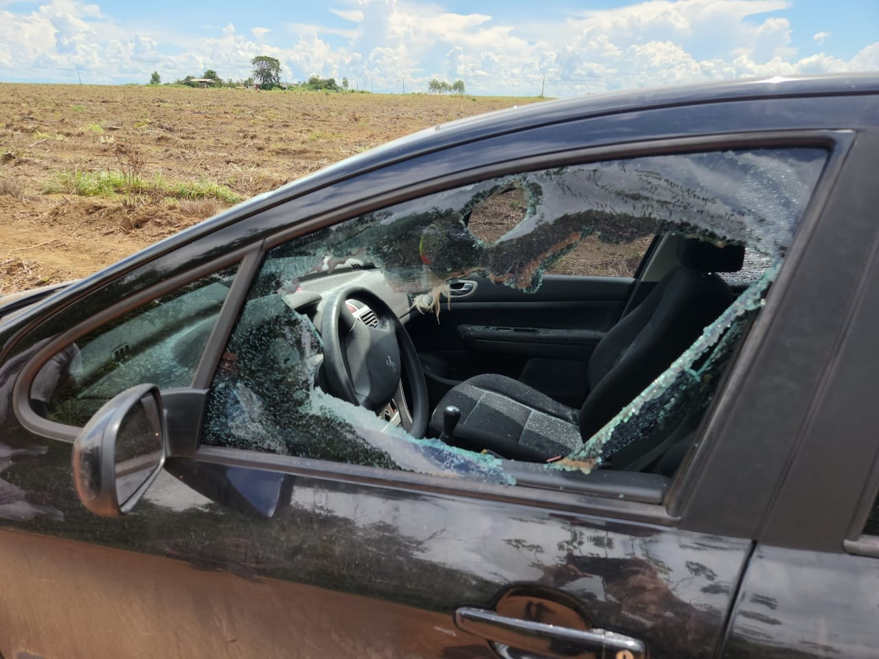 6 pessoas sofrem tentativa de homicídio após serem flagradas pescando em fazenda; Homem é resgatado dentro de mata