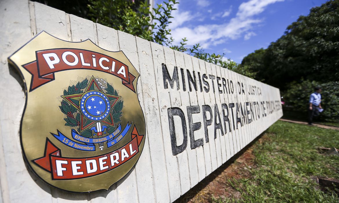 Polícia Federal investiga fraudes no auxílio emergencial