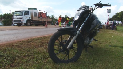 Sinop: Motoqueiro  que bateu em caminhão de sinalização morre no hospital