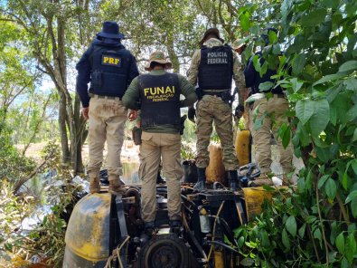 Operação destrói dezenas de maquinários em garimpo em MT