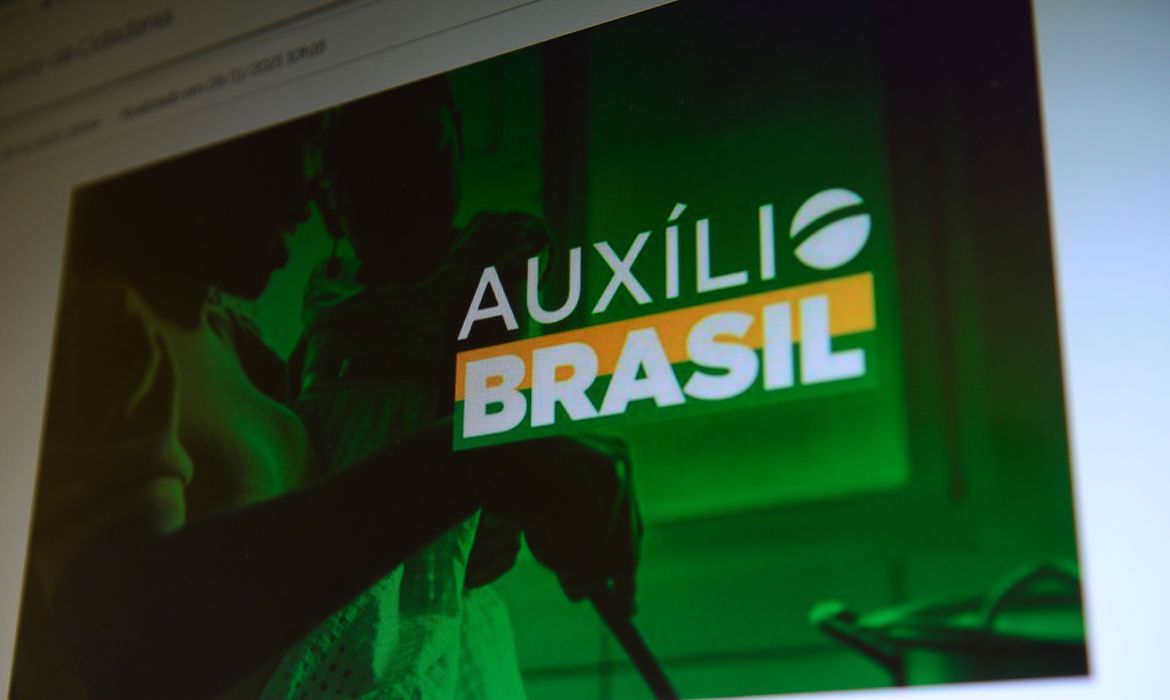 Caixa paga Auxílio Brasil a beneficiários com NIS final 7