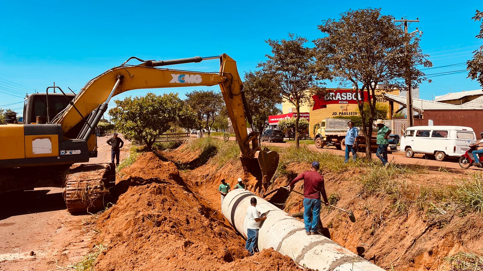 Secretaria de Obras instala tubulações para fechamento de valas nas avenidas Paulista e Jatobás