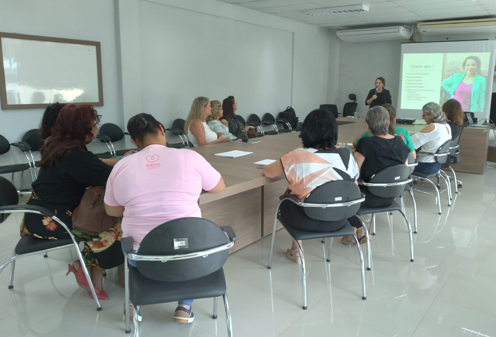 PreviSinop promove palestra sobre educação financeira para servidores