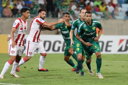 Com falhas da defesa, Cuiabá perde na Arena para o River e é o lanterna do grupo B