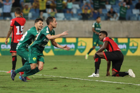 Cuiabá e Atlético-GO empatam jogo com dois tempos distintos na Arena Pantanal