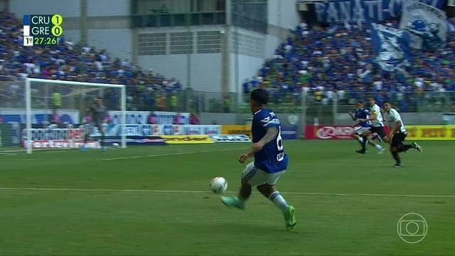 Cruzeiro vence, assume vice-liderança da Série B e acaba com sequência invicta do Grêmio