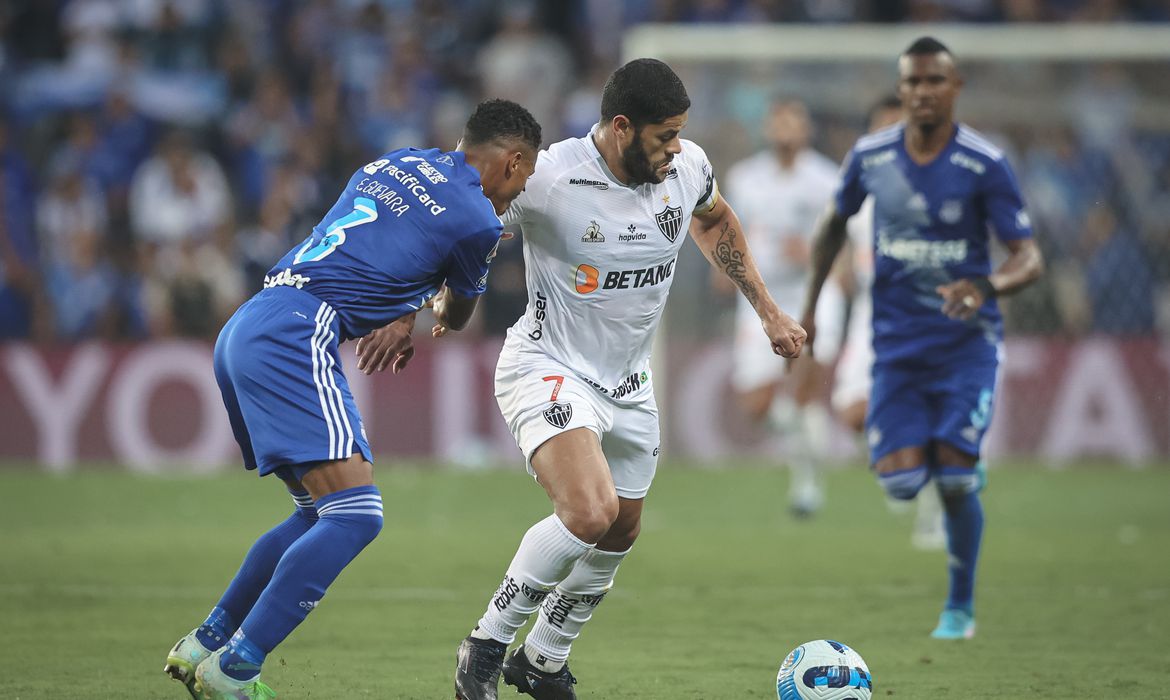 Libertadores: Hulk perde pênalti e Galo empata na ida das oitavas