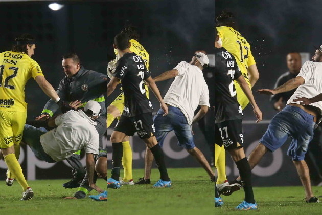 O goleiro corintiano Cássio é agredido  na Vila Belmiro