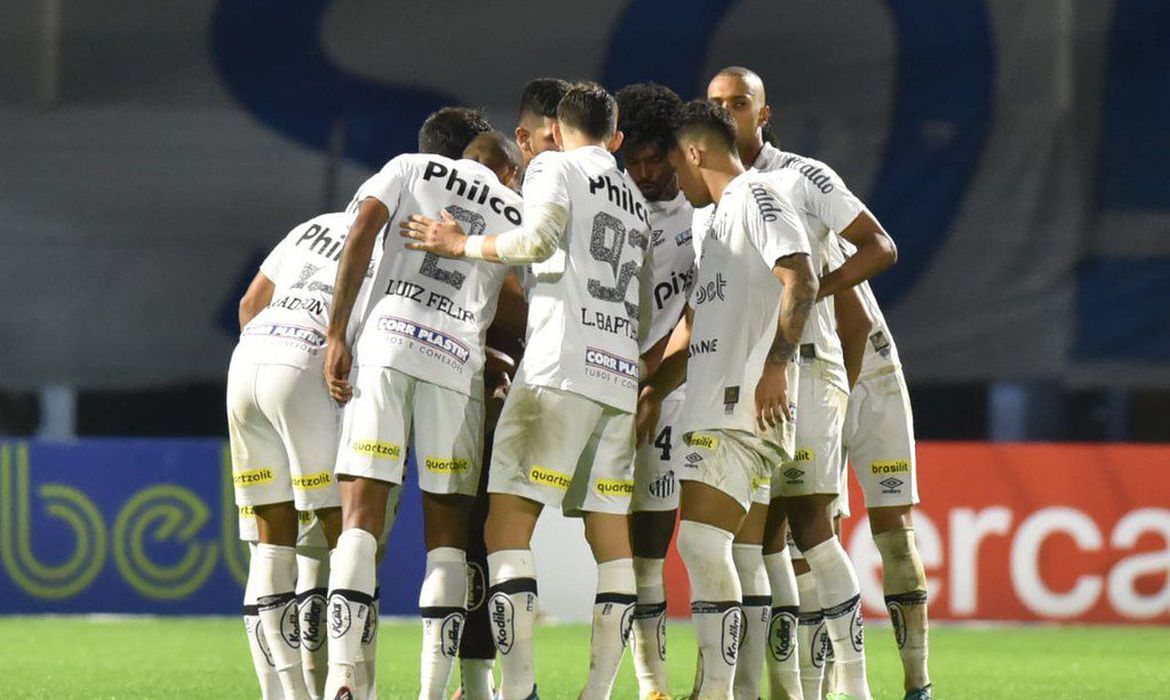 Santos e Botafogo duelam para sair do meio da tabela do Brasileirão