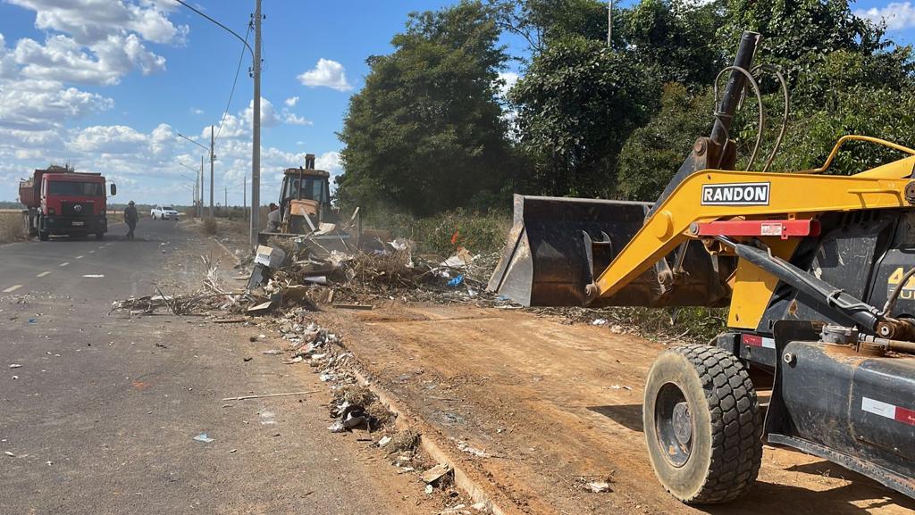 Quase 300 caçambas de entulhos jogados irregularmente foram recolhidas de estradas e terrenos em Sinop