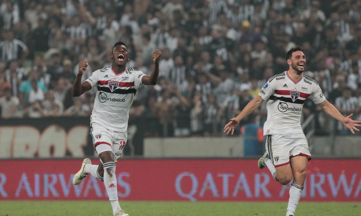 São Paulo bate Ceará nos pênaltis para avançar à semi da Sul-Americana