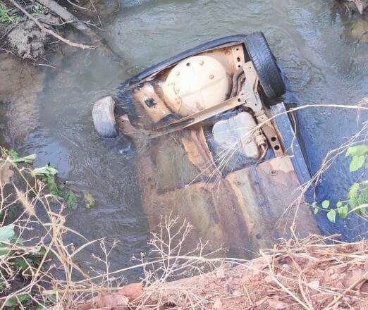 Motorista perde controle de direção, cai em córrego e morre afogado em Lucas do Rio Verde