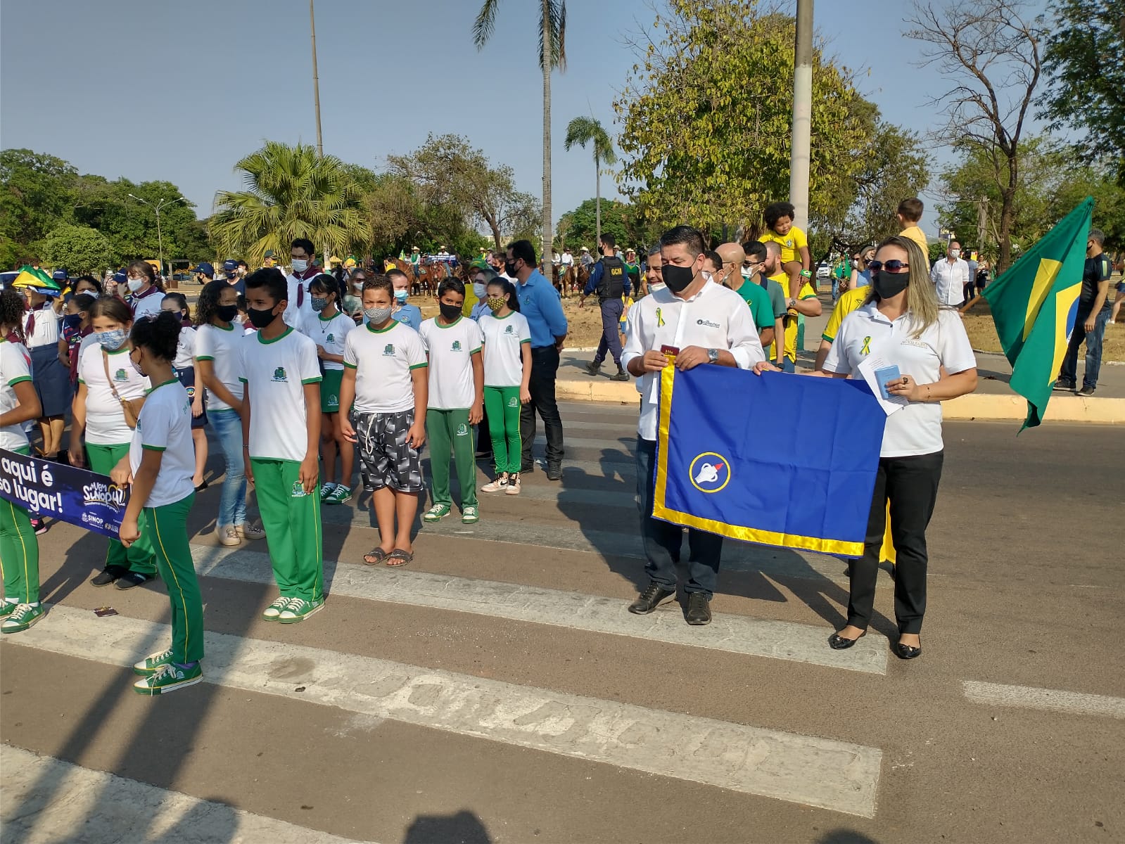 Desfile cívico em comemoração aos 48 anos de Sinop anima comunidade escolar e deixa alunos ansiosos