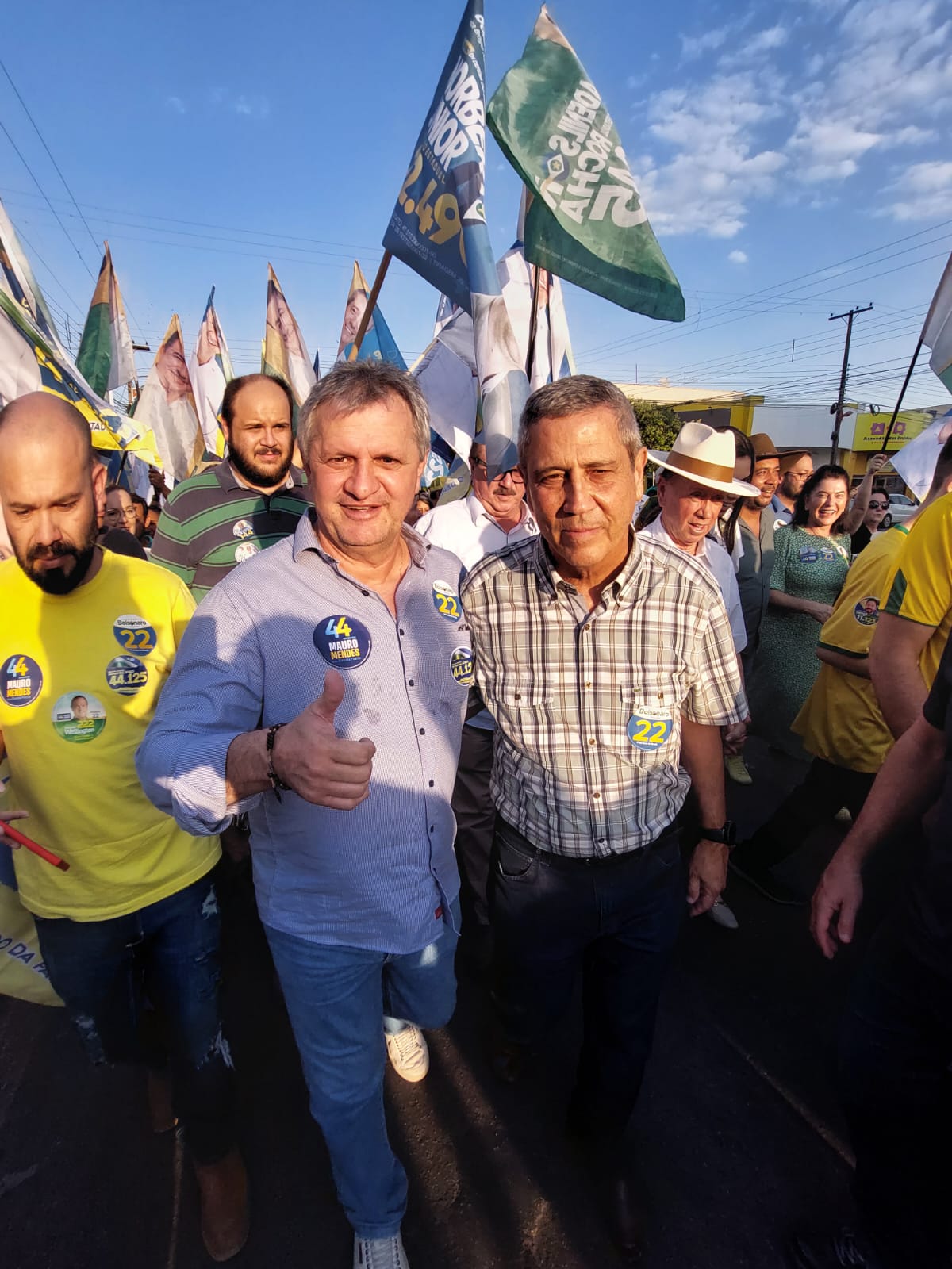 O Candidato a vice-presidente na chapa de Bolsonaro participou de passeata em Sinop