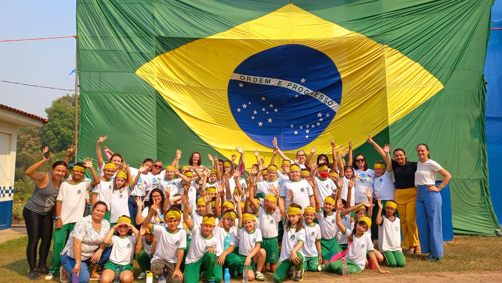 Apresentação de alunos e fortalecimento dos valores da pátria marcam início da Semana Cívica