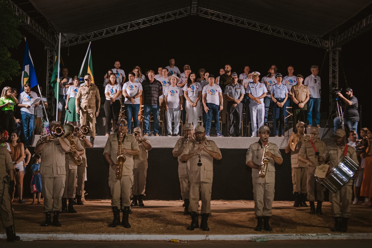 Desfile cívico com mais de 70 pelotões fecha festividades em comemoração aos 48 anos de Sinop