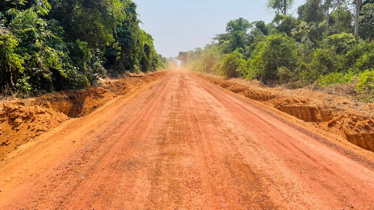 Secretaria de Obras recupera mais uma estrada no Arranca Safra e trabalha em outras duas