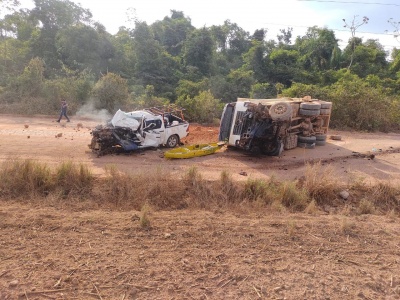 Sinop: Grave acidente entre camionete e caminhão deixa vitimas fatais na estrada Nanci