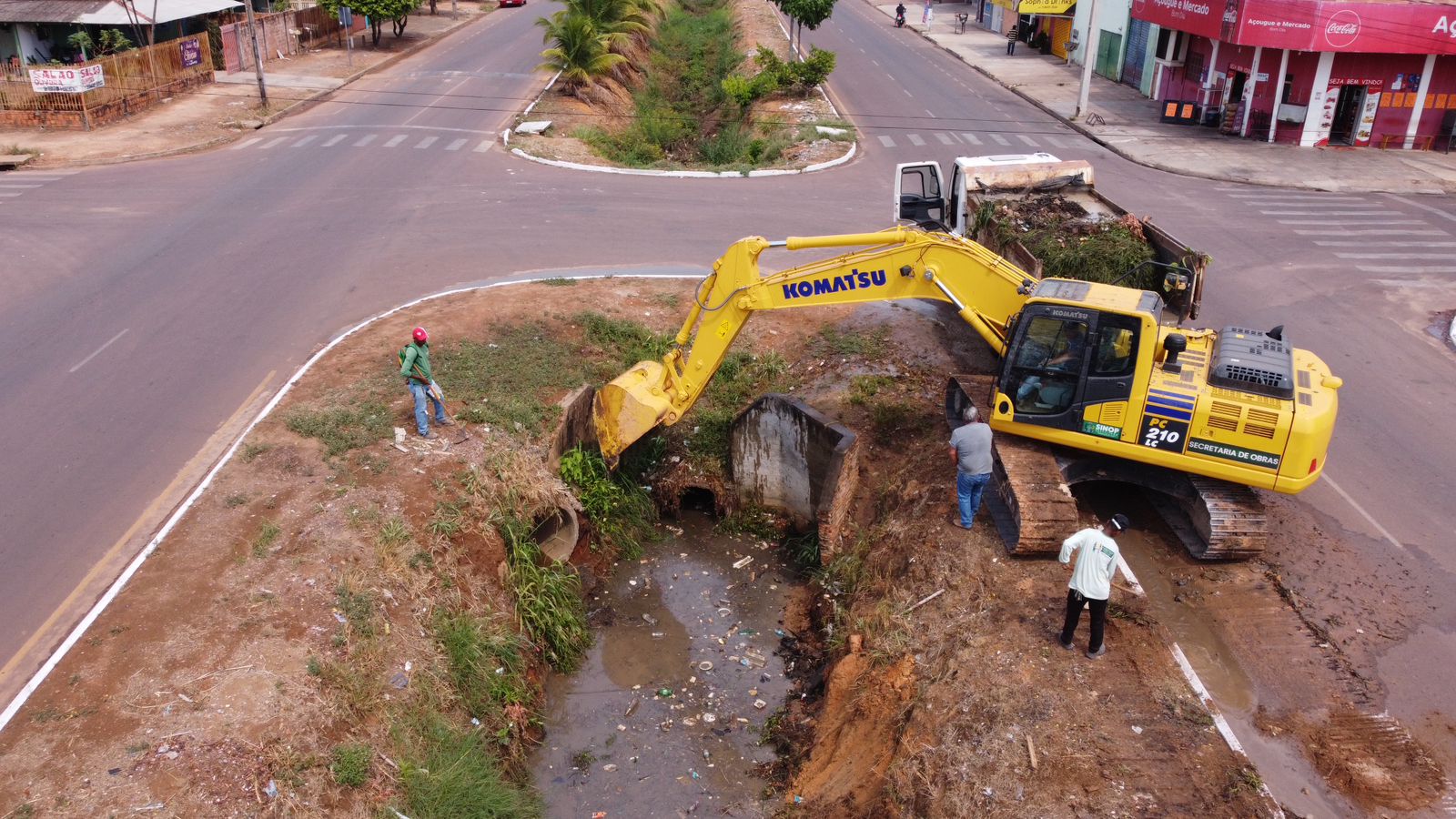 Prefeitura retira mais de 200 caçambas de lixo de valetões e orienta população sobre descarte correto