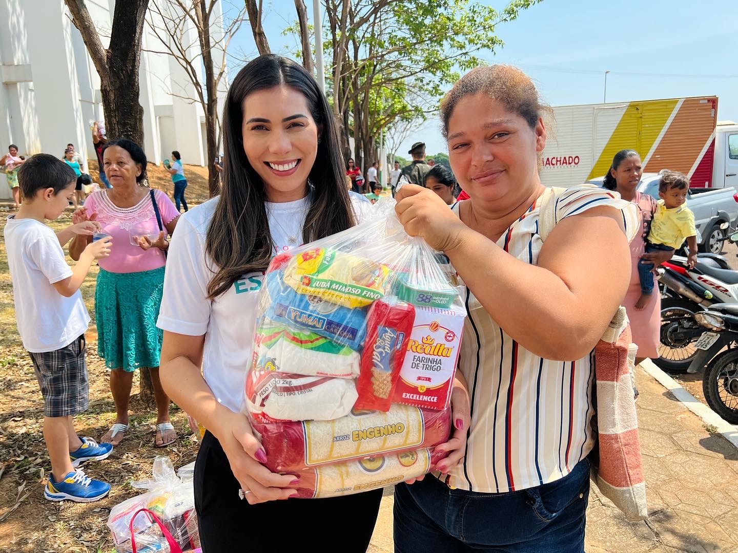 Projeto em parceria com a Assistência Social entrega 2,5 mil cestas básicas a famílias carentes