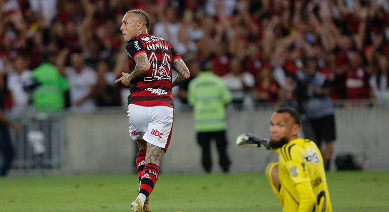 Everton  Cebolinha desencanta e Flamengo vence o Atlético-MG no Maracanã