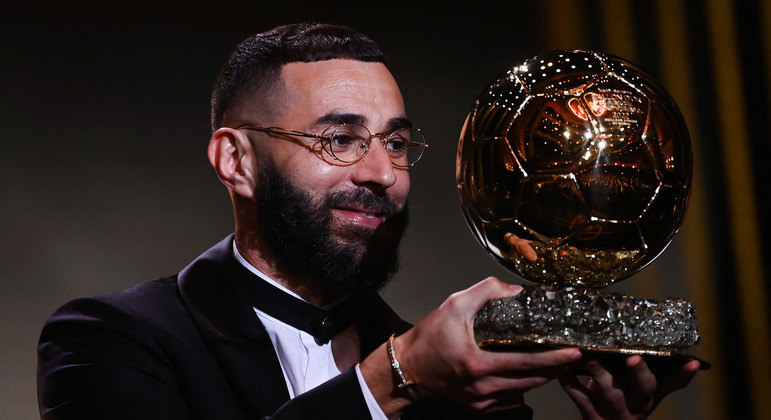 Benzema confirma favoritismo e vence a Bola de Ouro 2022