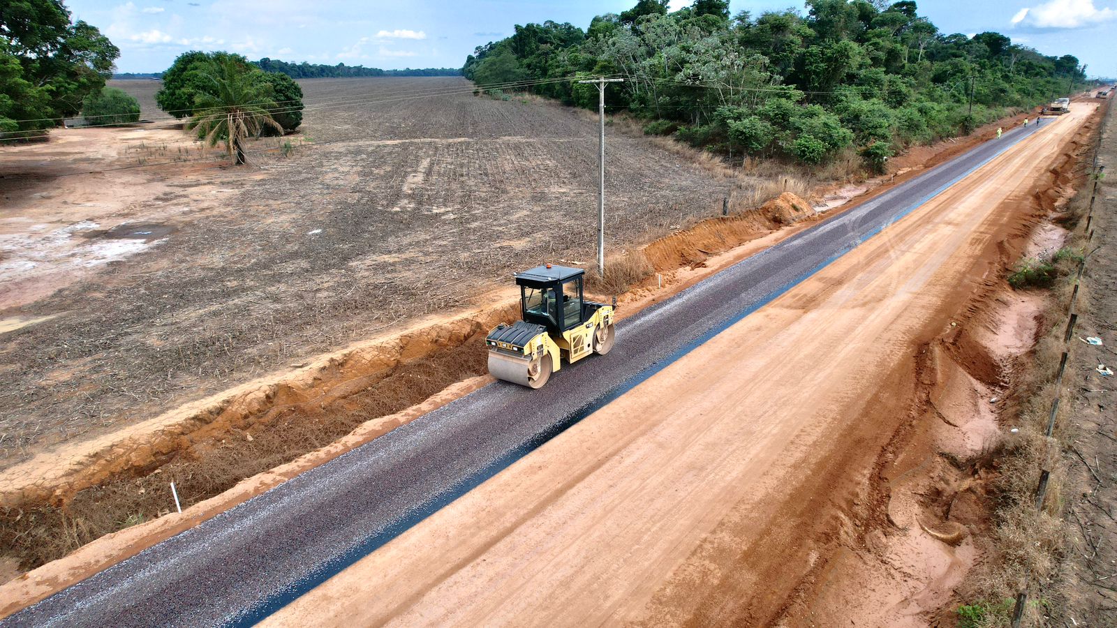 Mais de 70% das obras de pavimentação da Estrada Adalgisa já foram concluídas