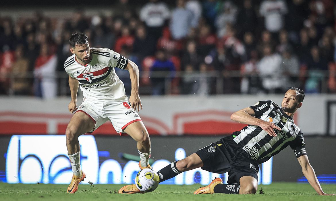 Atlético-MG arranca empate de 2 a 2 com o São Paulo no Morumbi